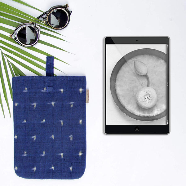 Ikat Print Tablet Sleeve (03) - Blue and White