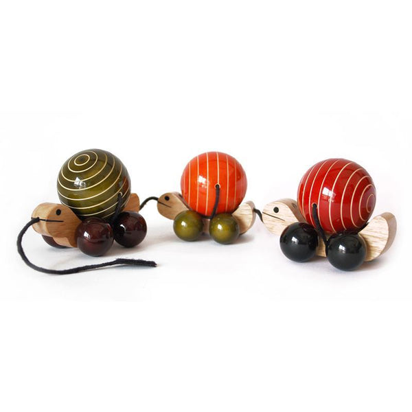 Hand-Crafted Wooden Pull Toy with Rotating Shells - Tuttu the Turtle and Family (Green, Orange, Red)