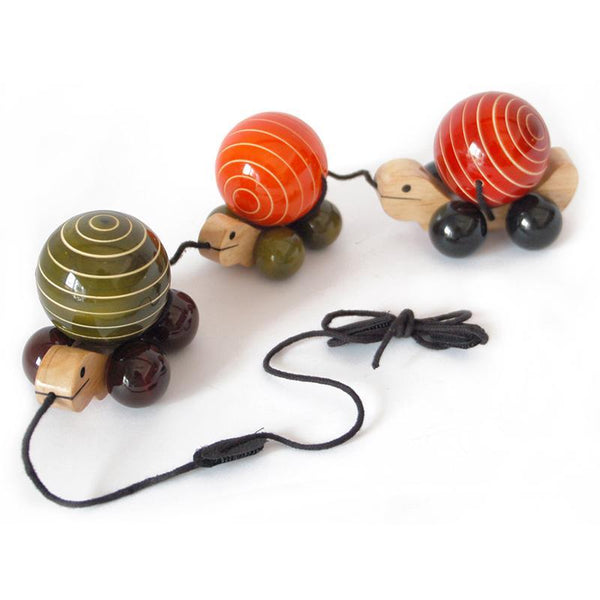 Hand-Crafted Wooden Pull Toy with Rotating Shells - Tuttu the Turtle and Family (Green, Orange, Red)