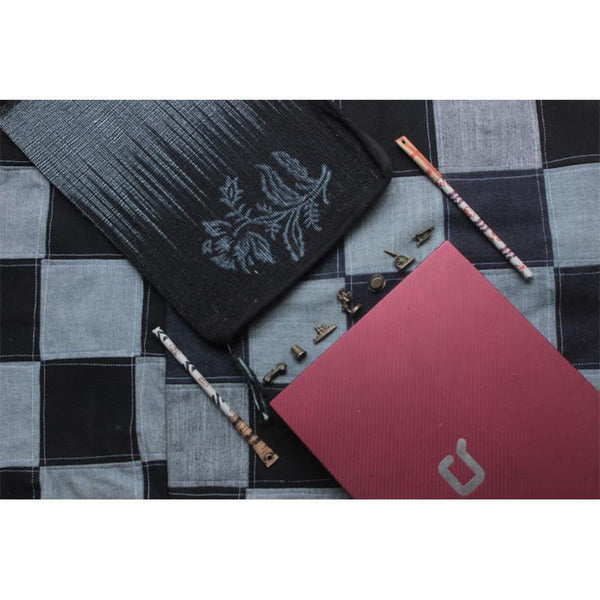 MacBook Air Sleeve Made with Hibiscus Fibre - Grey with Flower Motif