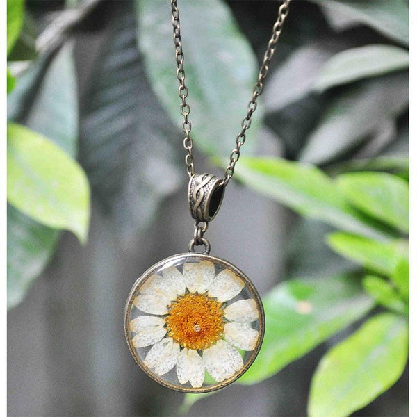 Round Pendant Necklace with Hand-Pressed White Daisy